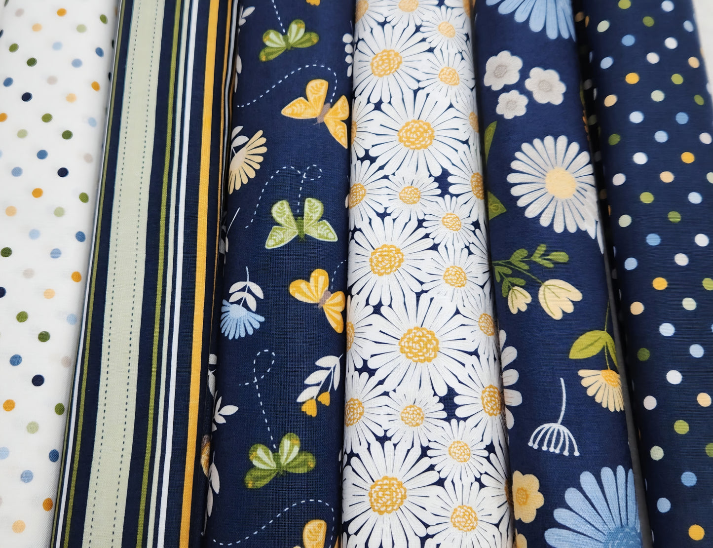 Simply 6 - Half Yard Bundle: Daisies, butterflies, and polka dots